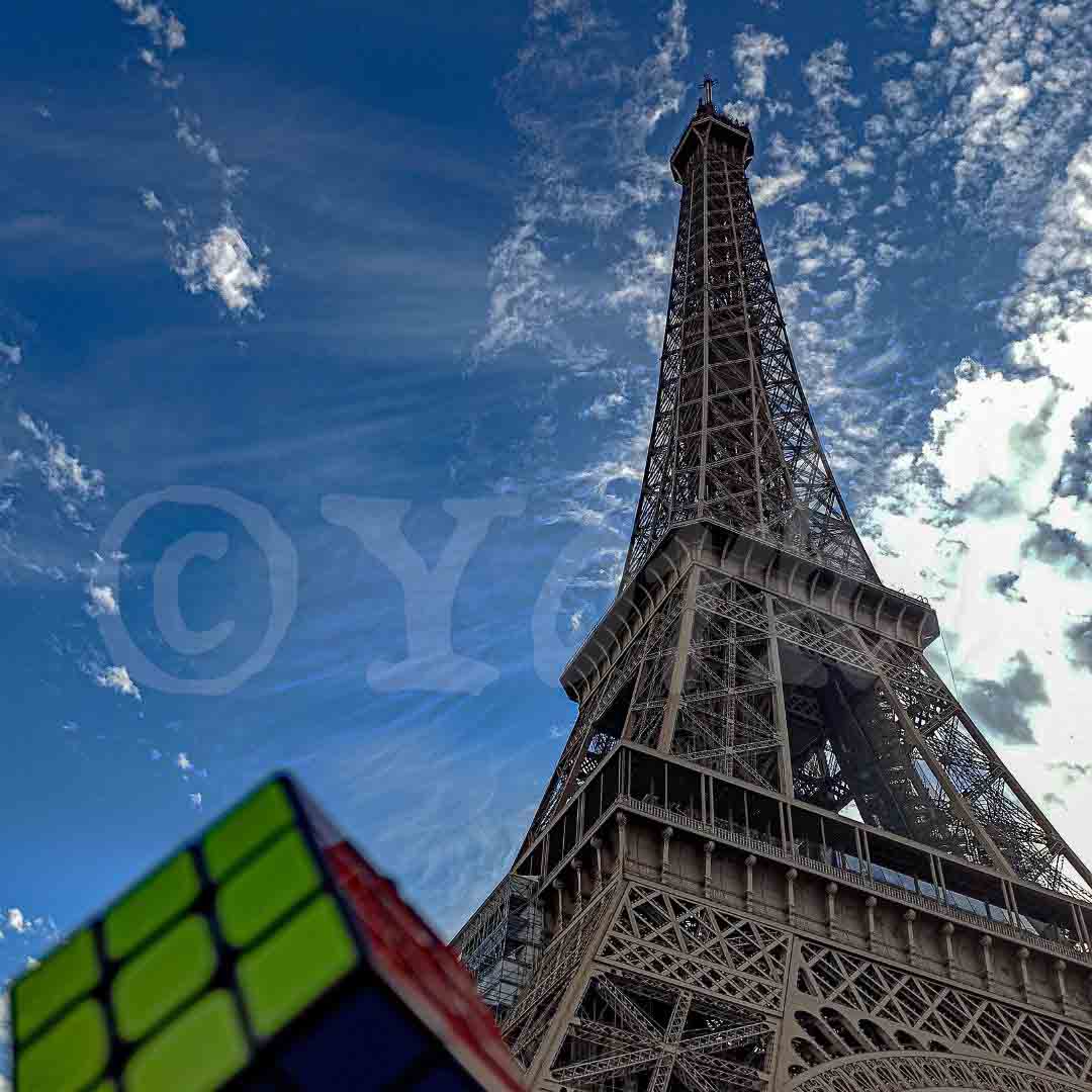 Dame de fer et son ami le cube